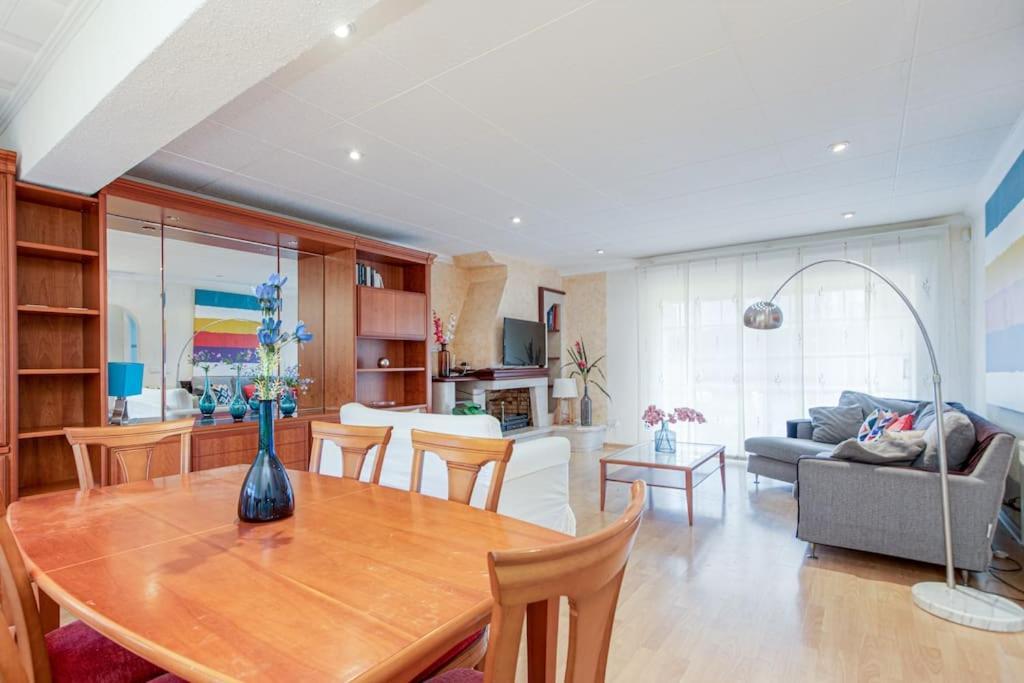 S46-Casa De Vacaciones Climatizada Con Piscina, En El Centro Junto Al Mar, Barbacoa Y Wiifi Empuriabrava Dış mekan fotoğraf