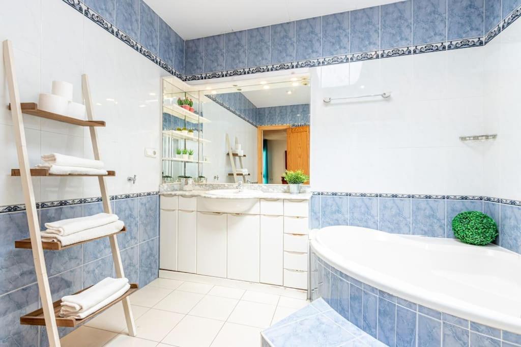 S46-Casa De Vacaciones Climatizada Con Piscina, En El Centro Junto Al Mar, Barbacoa Y Wiifi Empuriabrava Dış mekan fotoğraf