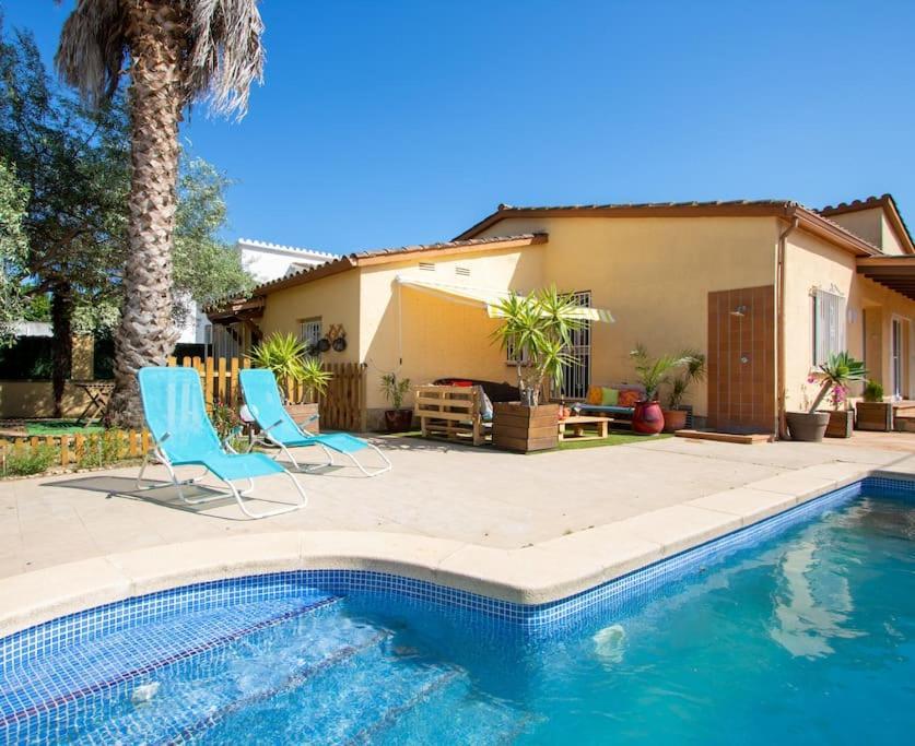 S46-Casa De Vacaciones Climatizada Con Piscina, En El Centro Junto Al Mar, Barbacoa Y Wiifi Empuriabrava Dış mekan fotoğraf