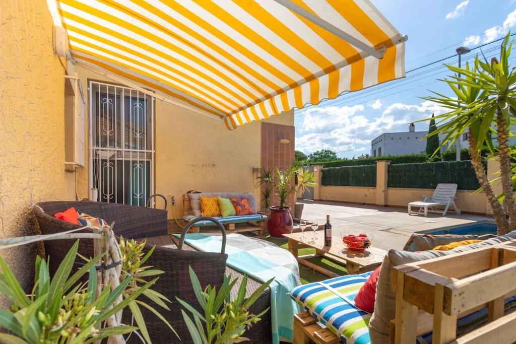 S46-Casa De Vacaciones Climatizada Con Piscina, En El Centro Junto Al Mar, Barbacoa Y Wiifi Empuriabrava Dış mekan fotoğraf