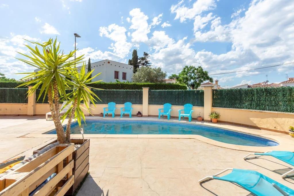 S46-Casa De Vacaciones Climatizada Con Piscina, En El Centro Junto Al Mar, Barbacoa Y Wiifi Empuriabrava Dış mekan fotoğraf