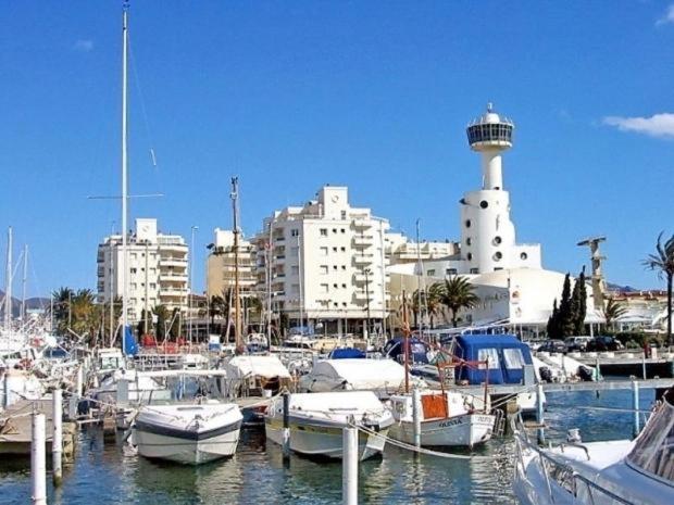 S46-Casa De Vacaciones Climatizada Con Piscina, En El Centro Junto Al Mar, Barbacoa Y Wiifi Empuriabrava Dış mekan fotoğraf