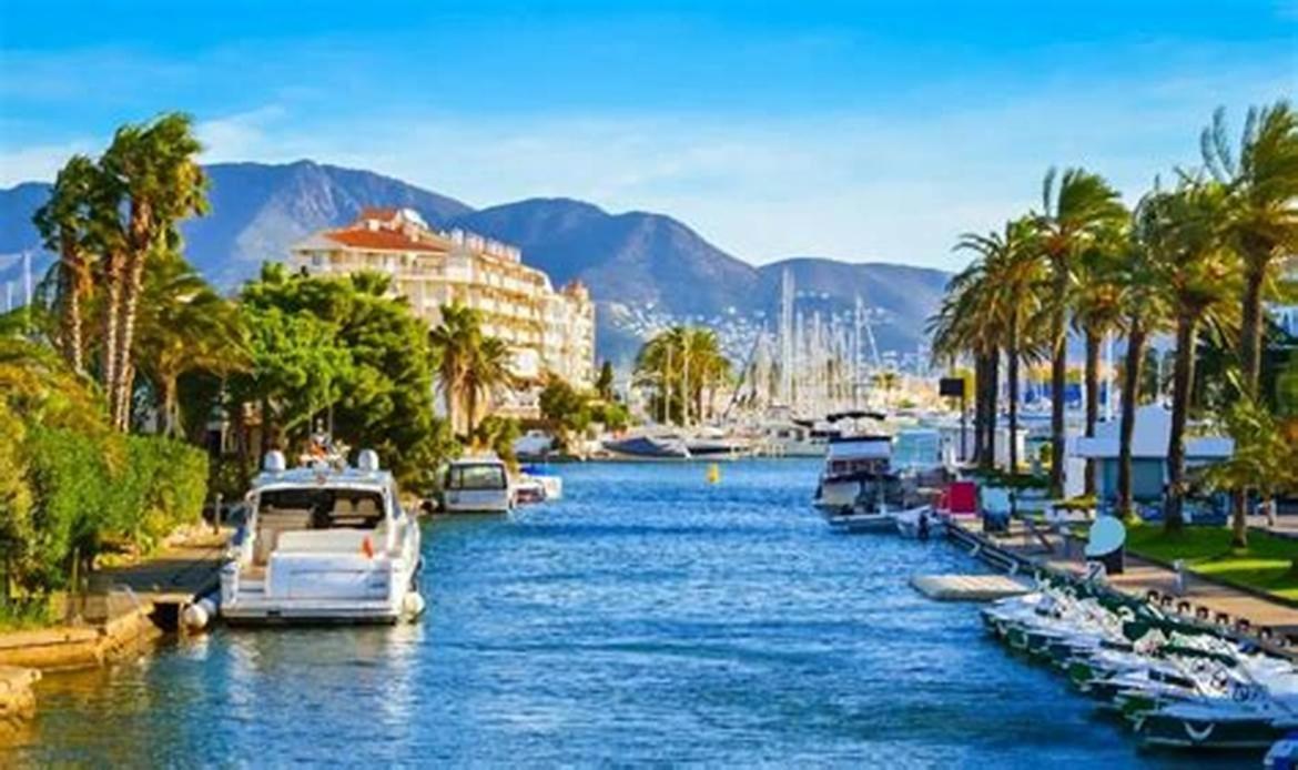 S46-Casa De Vacaciones Climatizada Con Piscina, En El Centro Junto Al Mar, Barbacoa Y Wiifi Empuriabrava Dış mekan fotoğraf